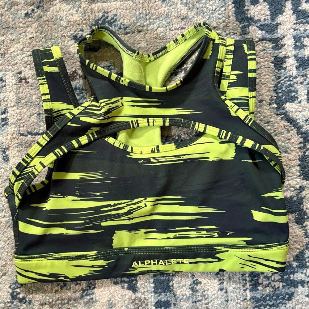 Alphalete Surface Keyhole Volt Canvas Camo Sports Bra - Picture 2 of 3